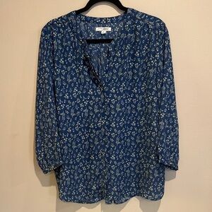 🩷JACHS Girlfriend Blue Floral long sleeve Blouse. Casual Office Attire Vacation